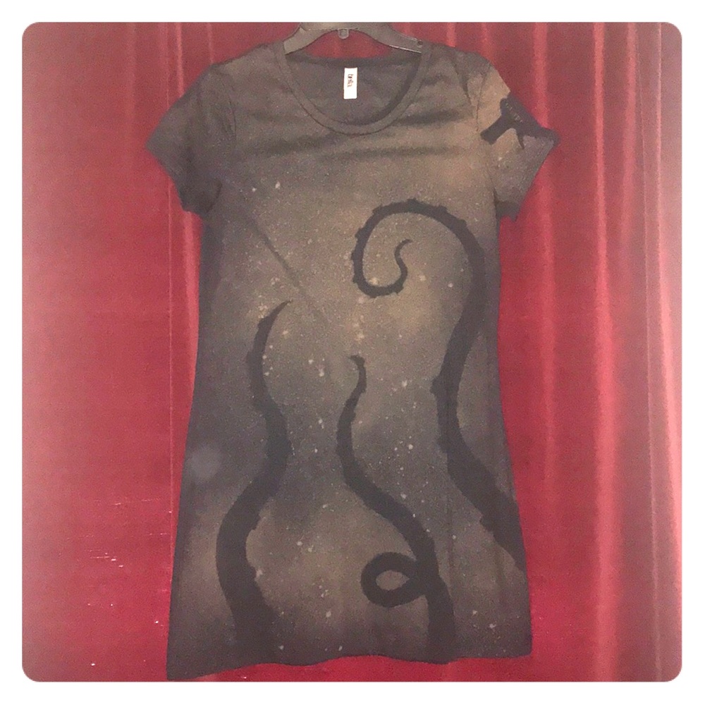 Tentacle t-shirt dress